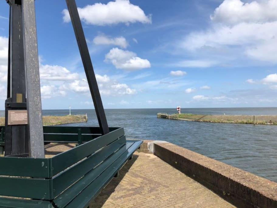 Gezellige Pipo Met Grote Schommel Aan Het Water Villa Medemblik Dış mekan fotoğraf