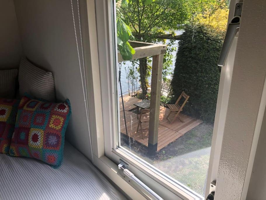 Gezellige Pipo Met Grote Schommel Aan Het Water Villa Medemblik Dış mekan fotoğraf