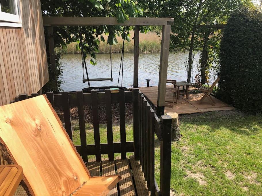 Gezellige Pipo Met Grote Schommel Aan Het Water Villa Medemblik Dış mekan fotoğraf